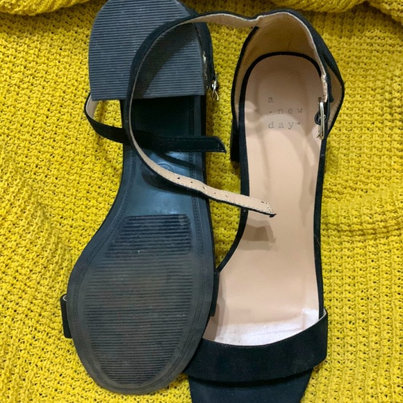 White Lace Flats - Picture 3 of 3